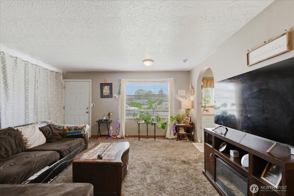 3287 Olive Way Longview, WA 98632 - Photo 2 of 24