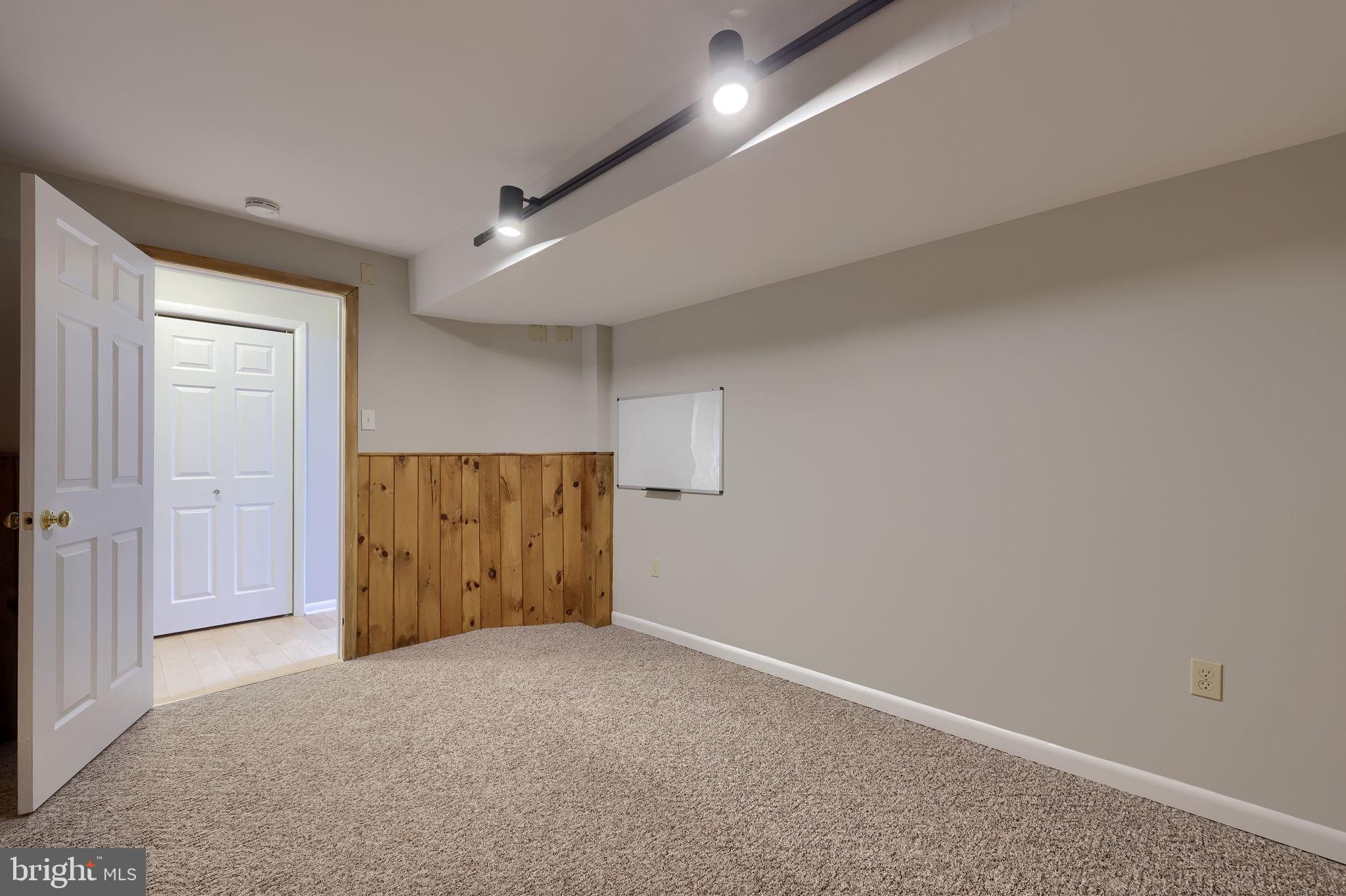 421 Longmeadow Road Lancaster, PA 17601 - Photo 32 of 44 an empty room with closet area