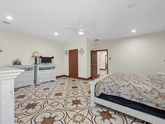 $949,900 | 886 Zilss Road, La Grange, TX 78945