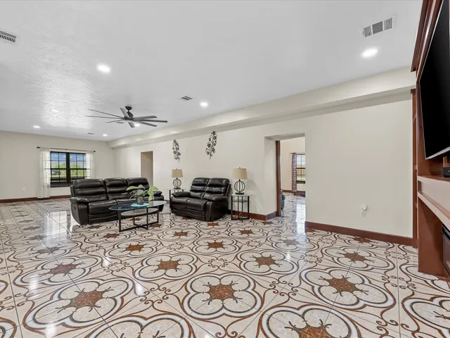 $949,900 | 886 Zilss Road, La Grange, TX 78945