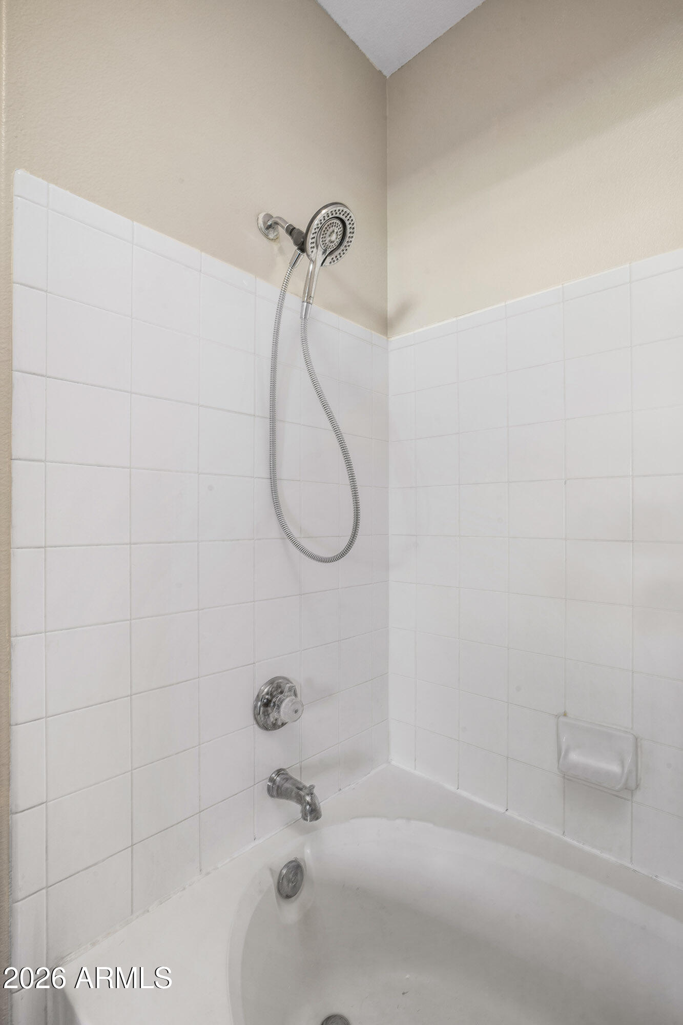 4644 North 22nd Street, Unit 1017 Phoenix, AZ 85016 - Photo 13 of 17 a bathroom with a bath tub with a shower