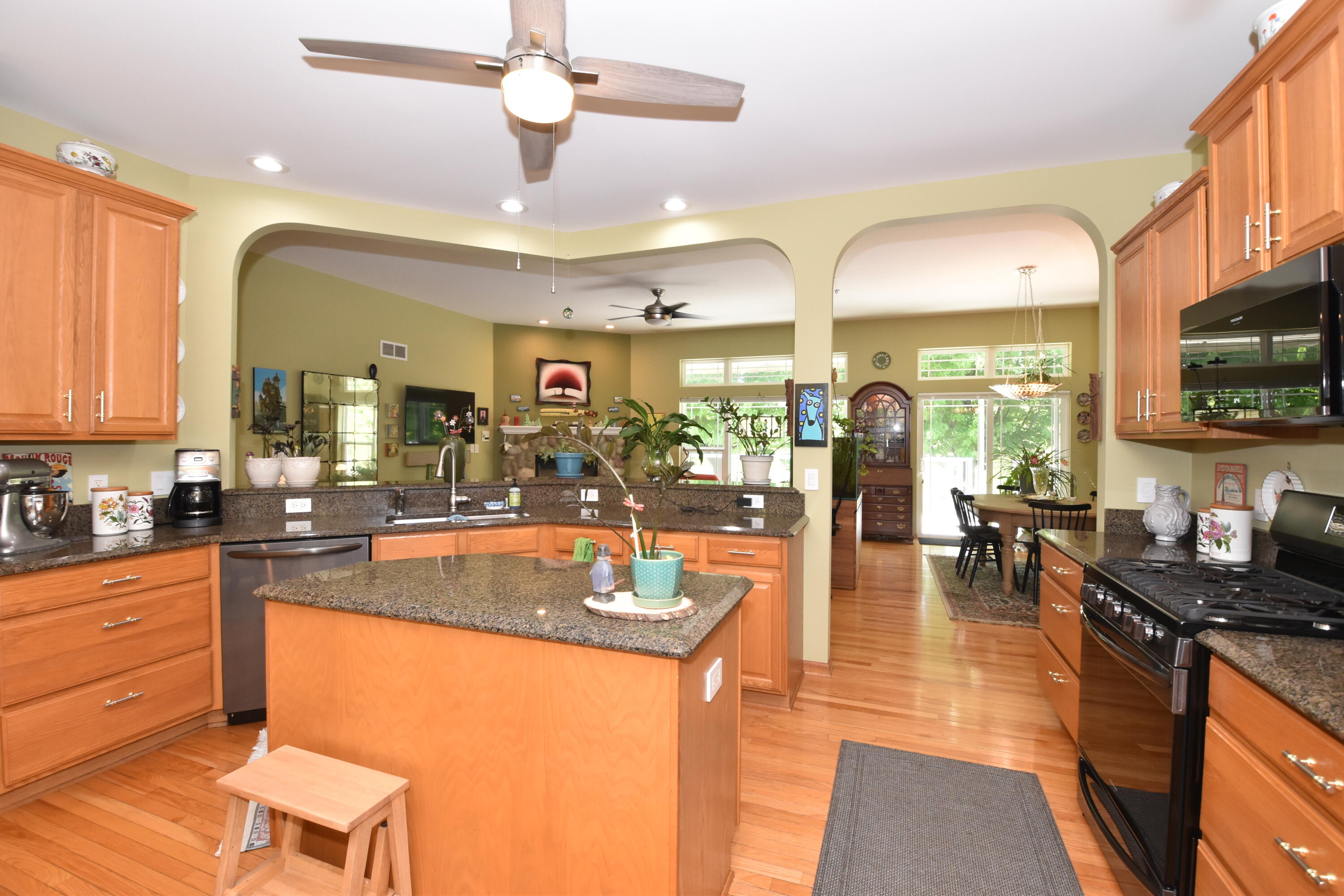 3326 Emmertsen Road Caledonia, WI 53406 - Photo 13 of 54 Kitchen