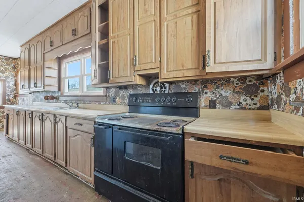 $174,900 | 622 Broadway Street, New Haven, IN 46774