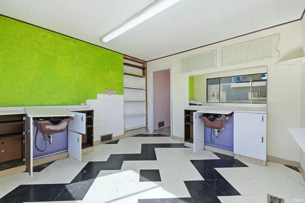 $174,900 | 622 Broadway Street, New Haven, IN 46774