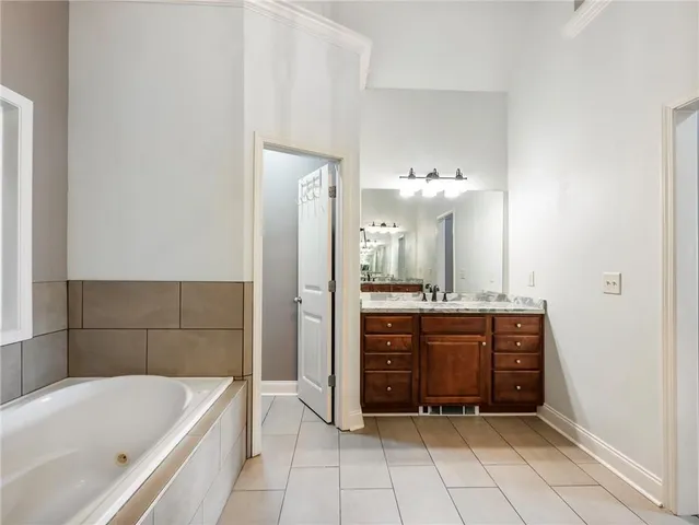 a view of a big room with closet and windows