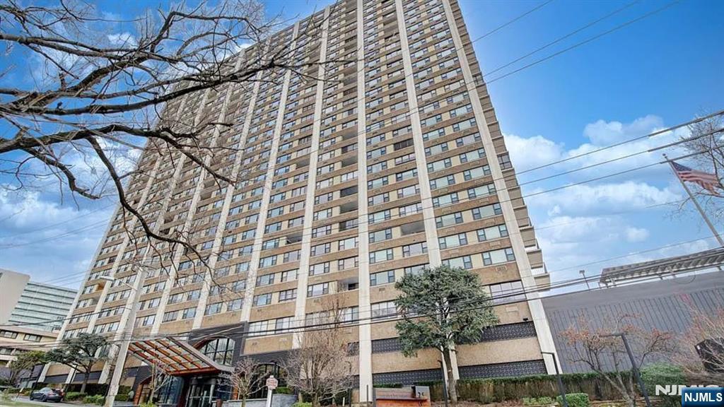 250 Gorge Road, Unit 17L Cliffside Park, NJ 07010 - Photo 27 of 30 front view of a building