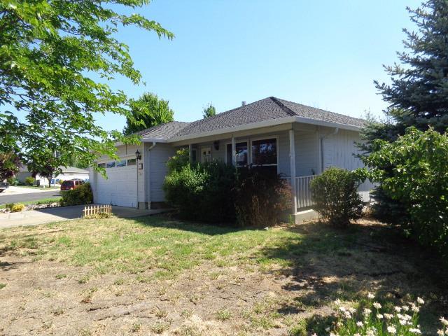 416 Montclair Way Eagle Point, OR 97524 - Photo 1 of 12 Primary Photo