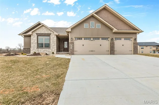 $505,000 | 1819 Robins Ml Court, Maryville, IL 62062