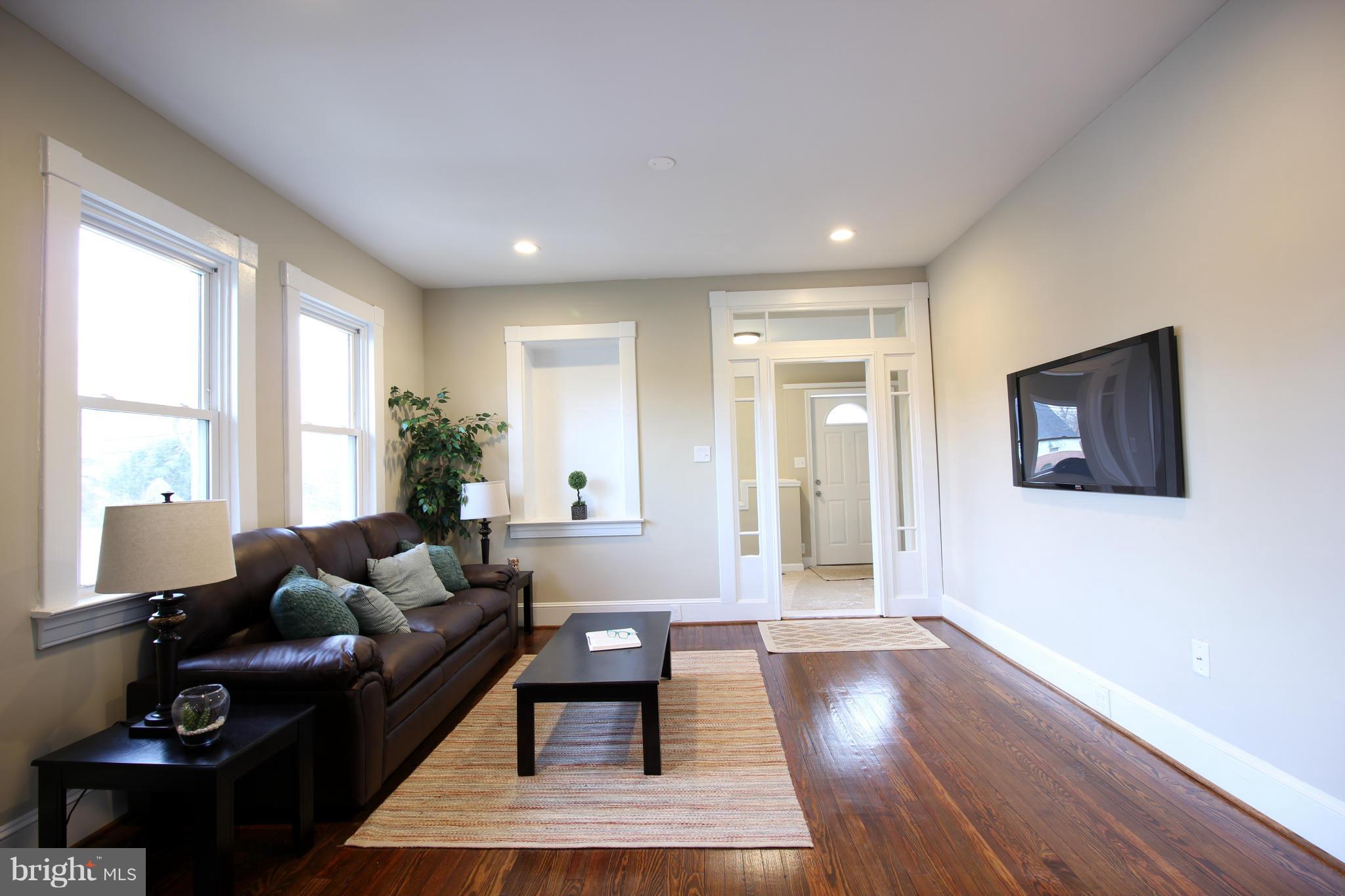 2213 Sulphur Spring Road Halethorpe, MD 21227 - Photo 3 of 29 Living Room