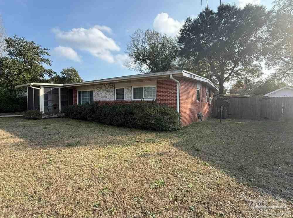 6517 Robin Avenue Milton, FL 32570 - Photo 2 of 25