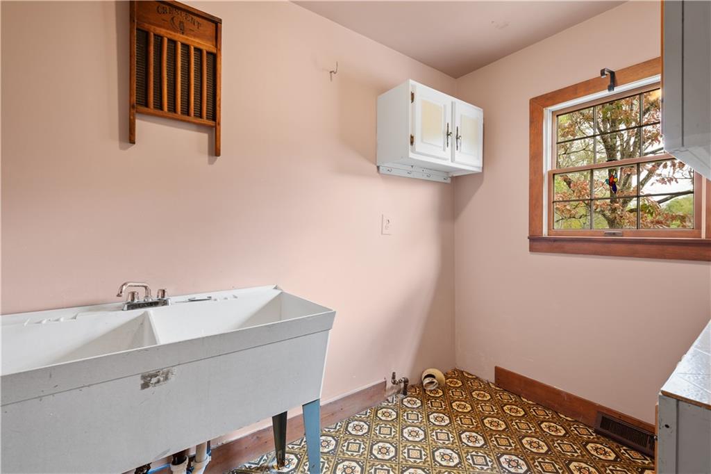 213 Little Mingo Road Finleyville, PA 15332 - Photo 8 of 43 Gallery Image 8