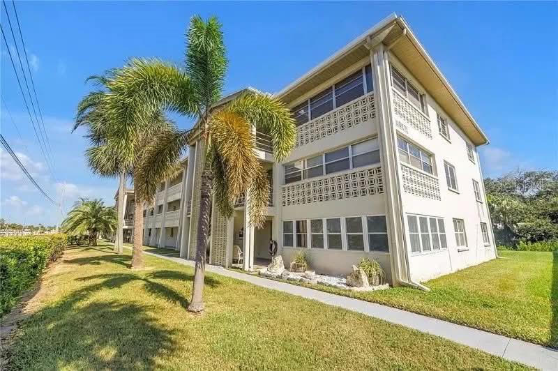 4455 Duhme Road, Unit 103 St. Petersburg, FL 33708 - Photo 35 of 37 a front view of a house with a yard