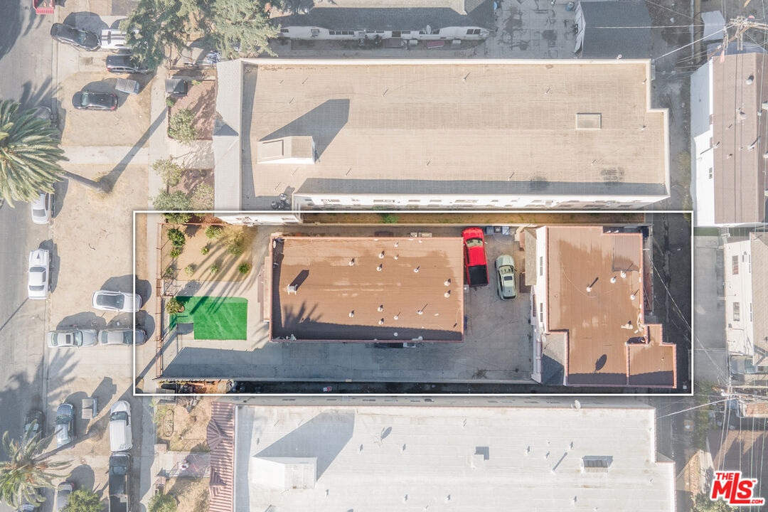 1045 Browning Boulevard Los Angeles, CA 90037 - Photo 13 of 15 a view of a living room