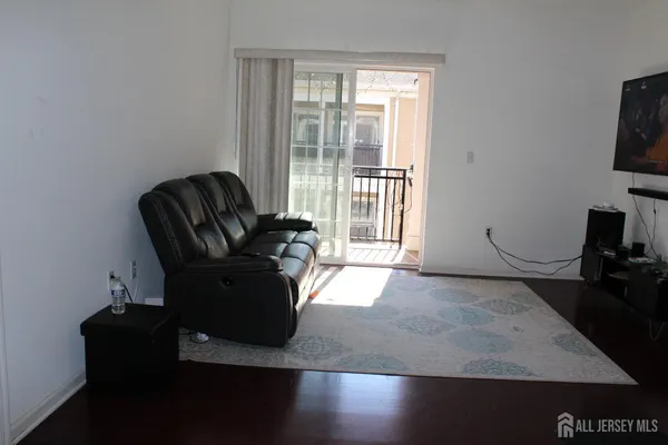 $2,500 | 446 Micali Way, South Plainfield, NJ 07080