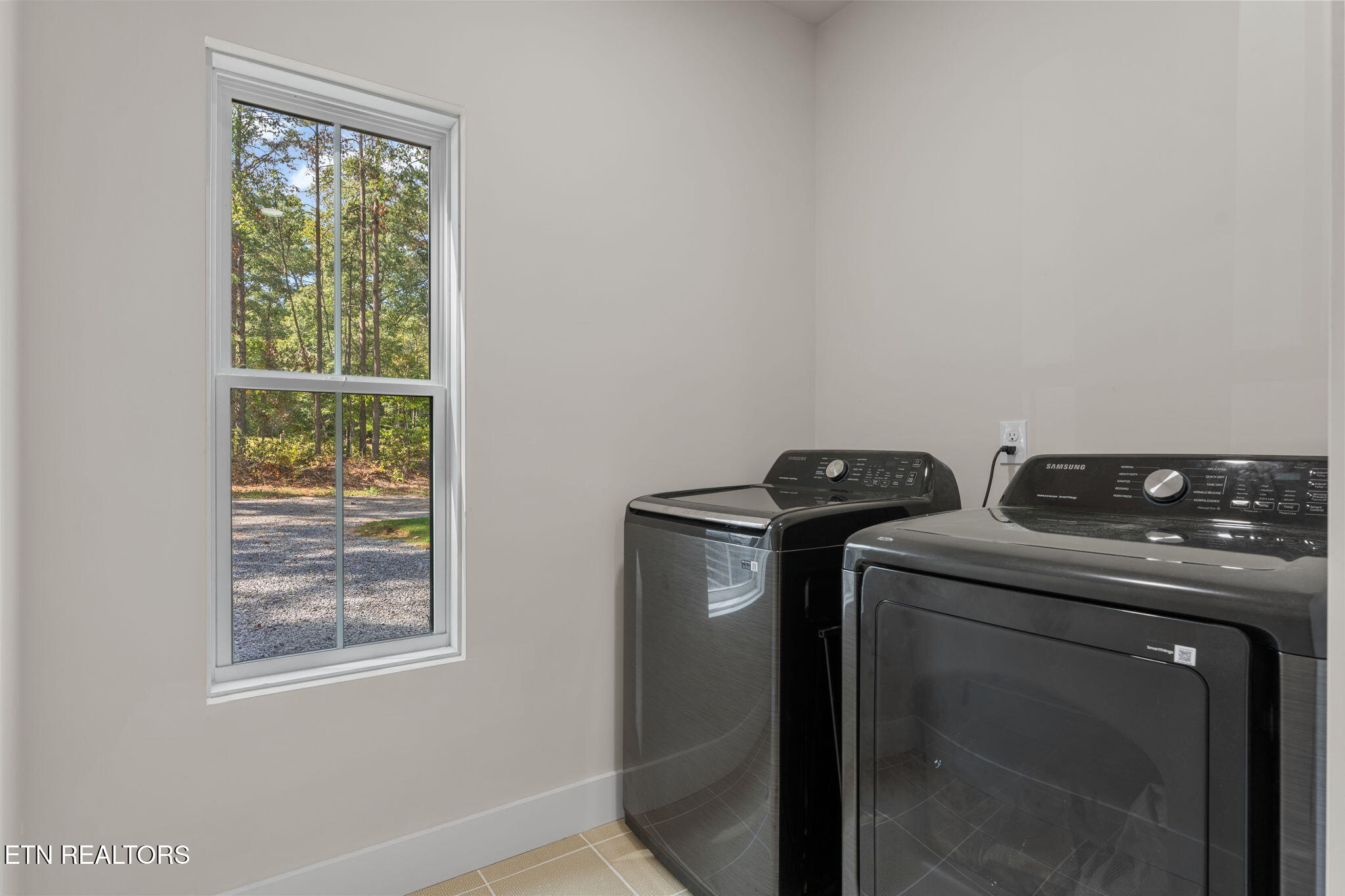 653 Briar Road Soddy-Daisy, TN 37379 - Photo 28 of 50 Laundry/Mudroom