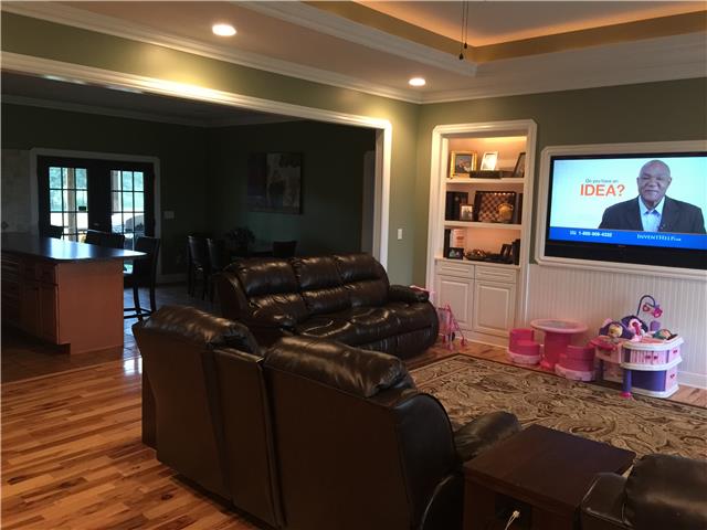 1041 Long Shot Drive Springfield, TN 37172 - Photo 4 of 18 ANOTHER VIEW OF LIVING ROOM OPEN TO KITCHEN AND EAT AREA GREAT FOR ENTERTAINING