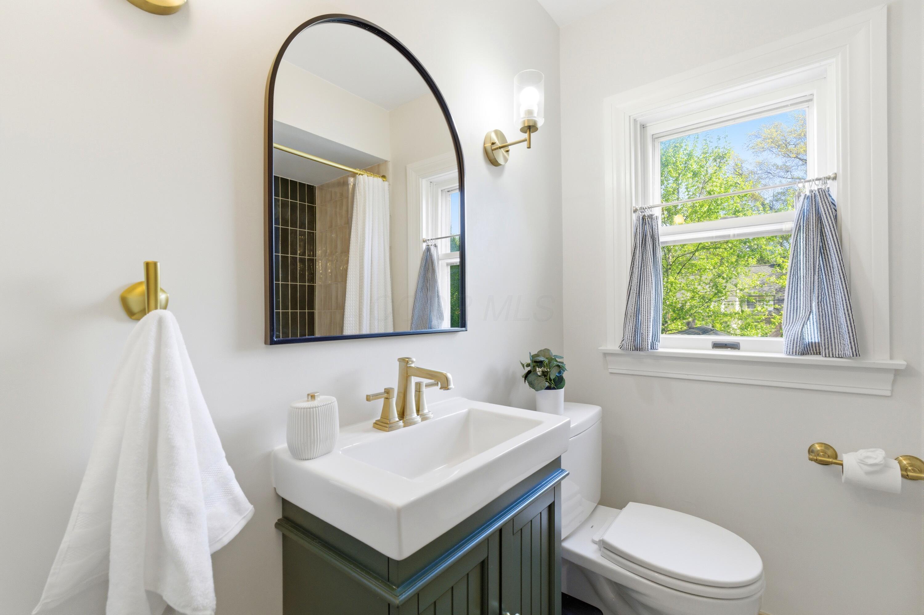 2478 Bryden Road Columbus, OH 43209 - Photo 48 of 78 2nd Floor Bath 2