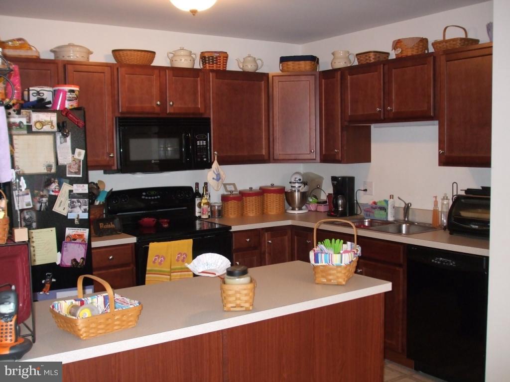 532 Fox Ridge Lane Lebanon, PA 17042 - Photo 2 of 18 Gallery Image 2