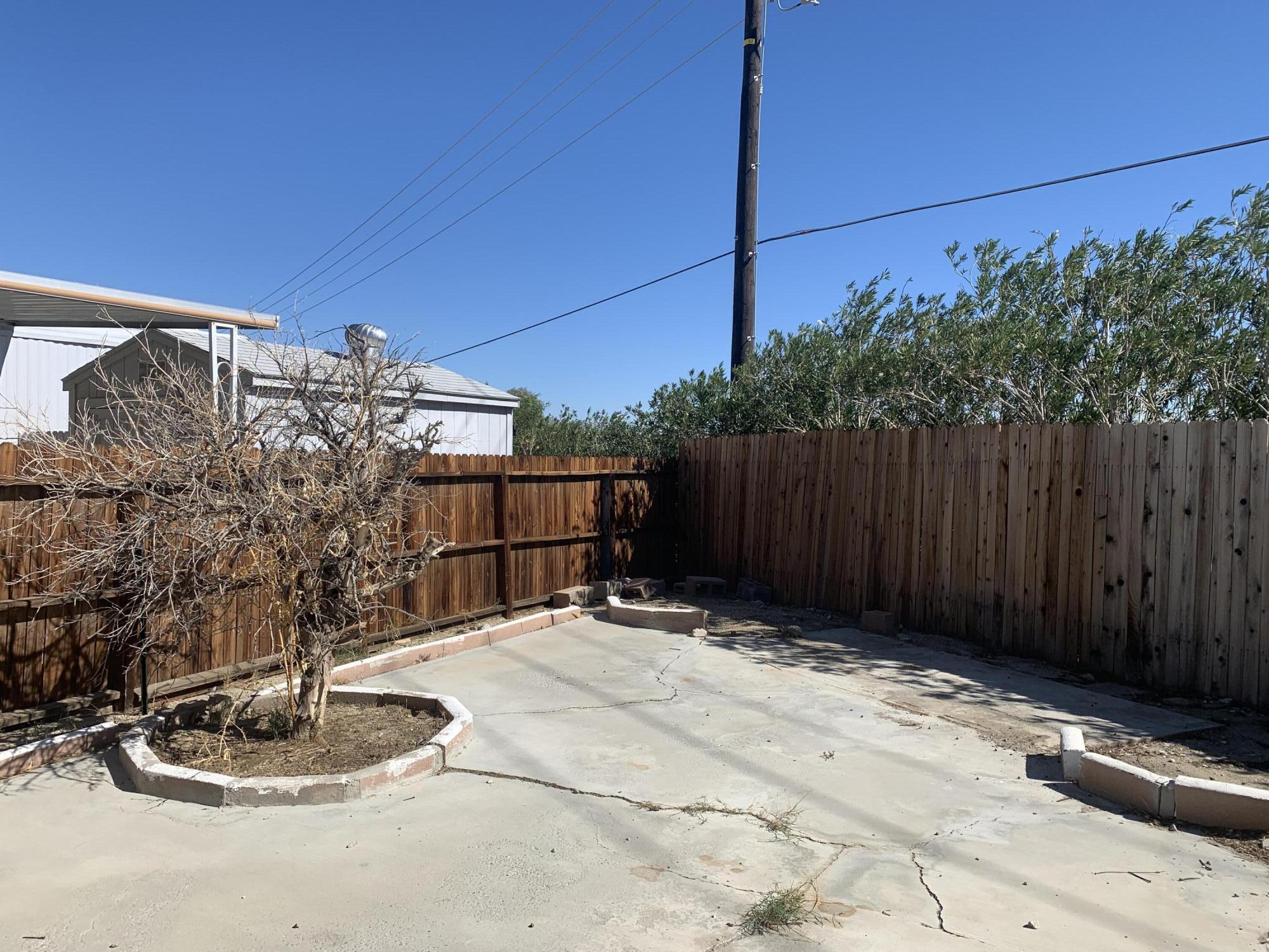 69430 Fairway Road Desert Hot Springs, CA 92241 - Photo 10 of 21 a backyard of a house