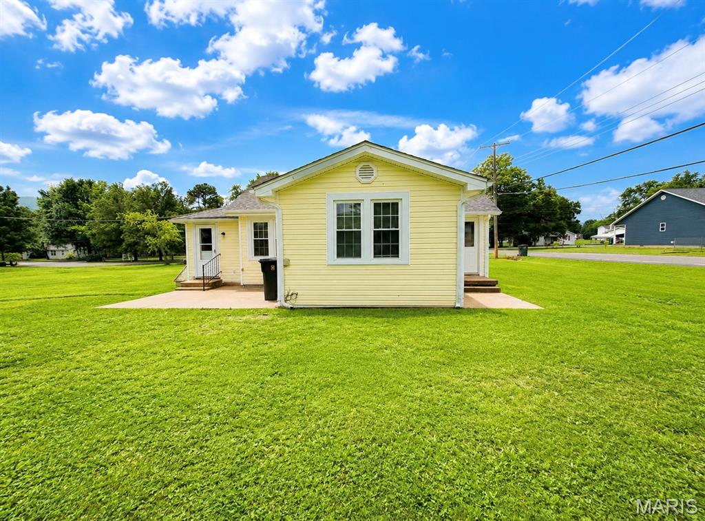 108 Elm Street Pilot Knob, MO 63663 - Photo 3 of 30