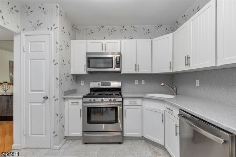 1906 Park Place Springfield, NJ 07081 - Photo 16 of 31