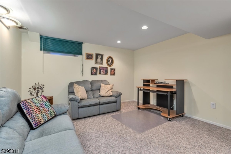 1906 Park Place Springfield, NJ 07081 - Photo 27 of 31