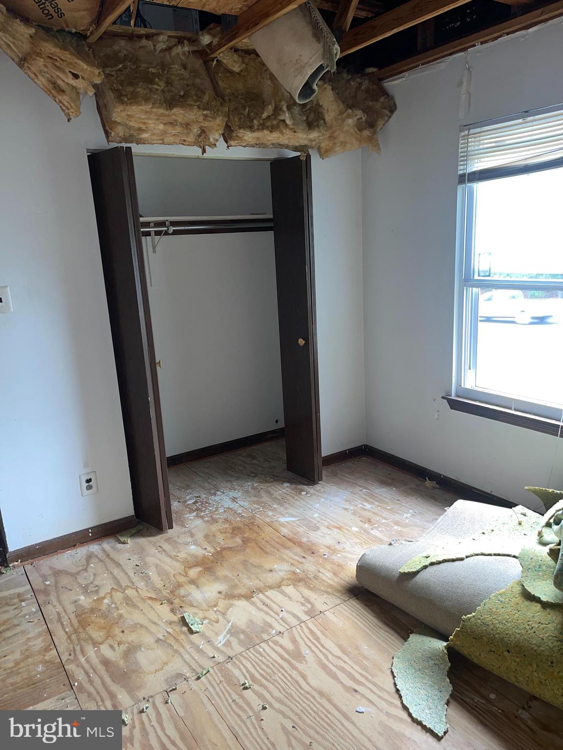 2857 Erial Road Sicklerville, NJ 08081 - Photo 20 of 48 a view of a livingroom with furniture and window
