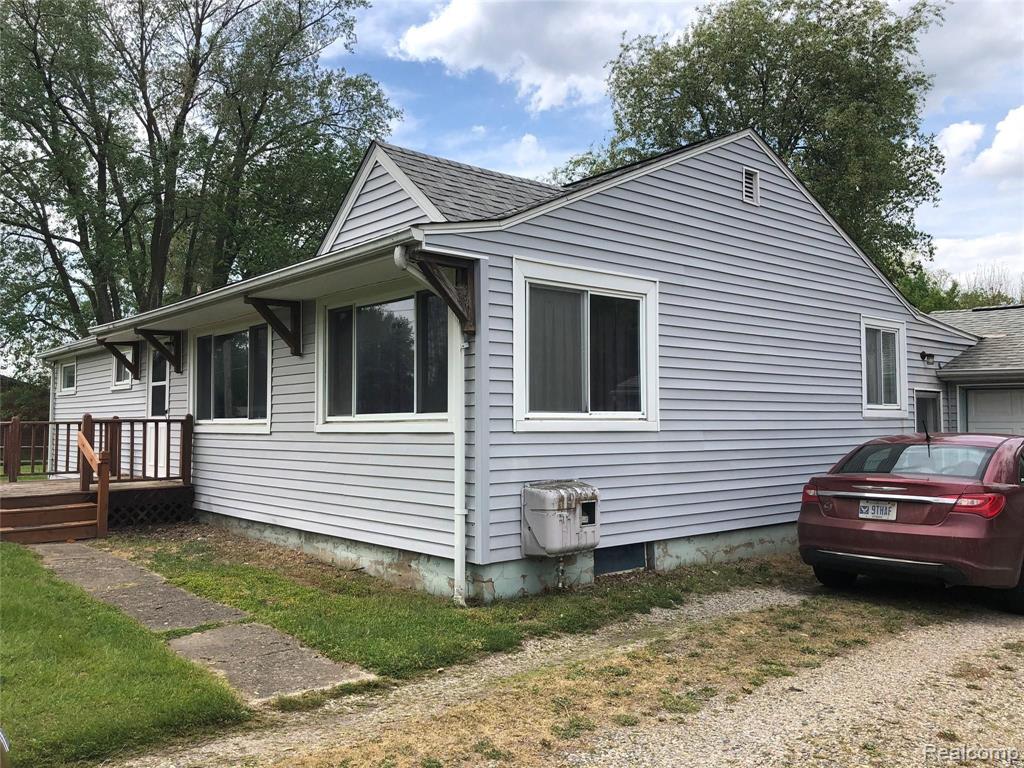2434 North Long Lake Road Fenton, MI 48430 - Photo 2 of 25