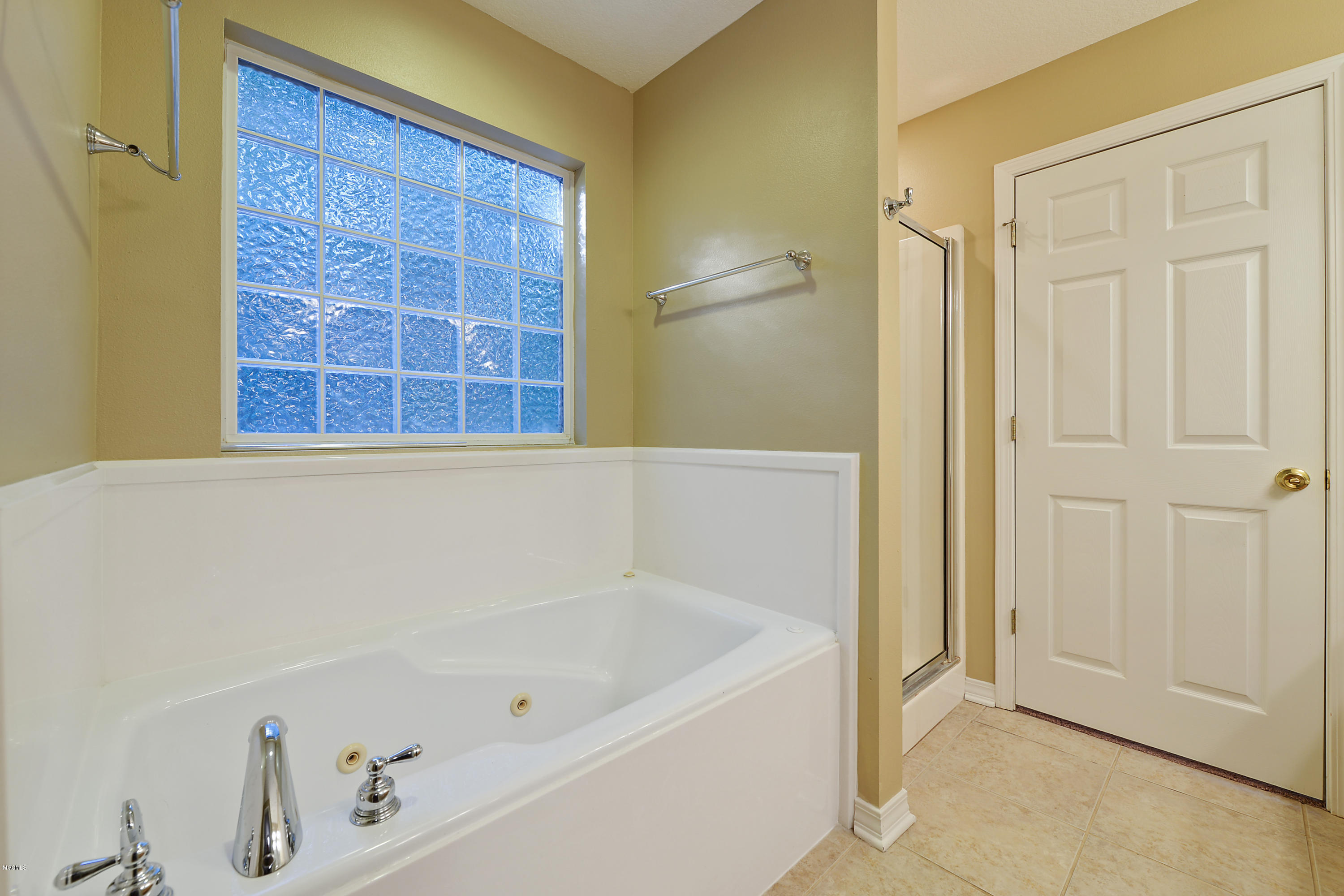 8912 Old Walnut Road Ocean Springs, MS 39564 - Photo 17 of 25 17 Old Walnut Master Bath (4)