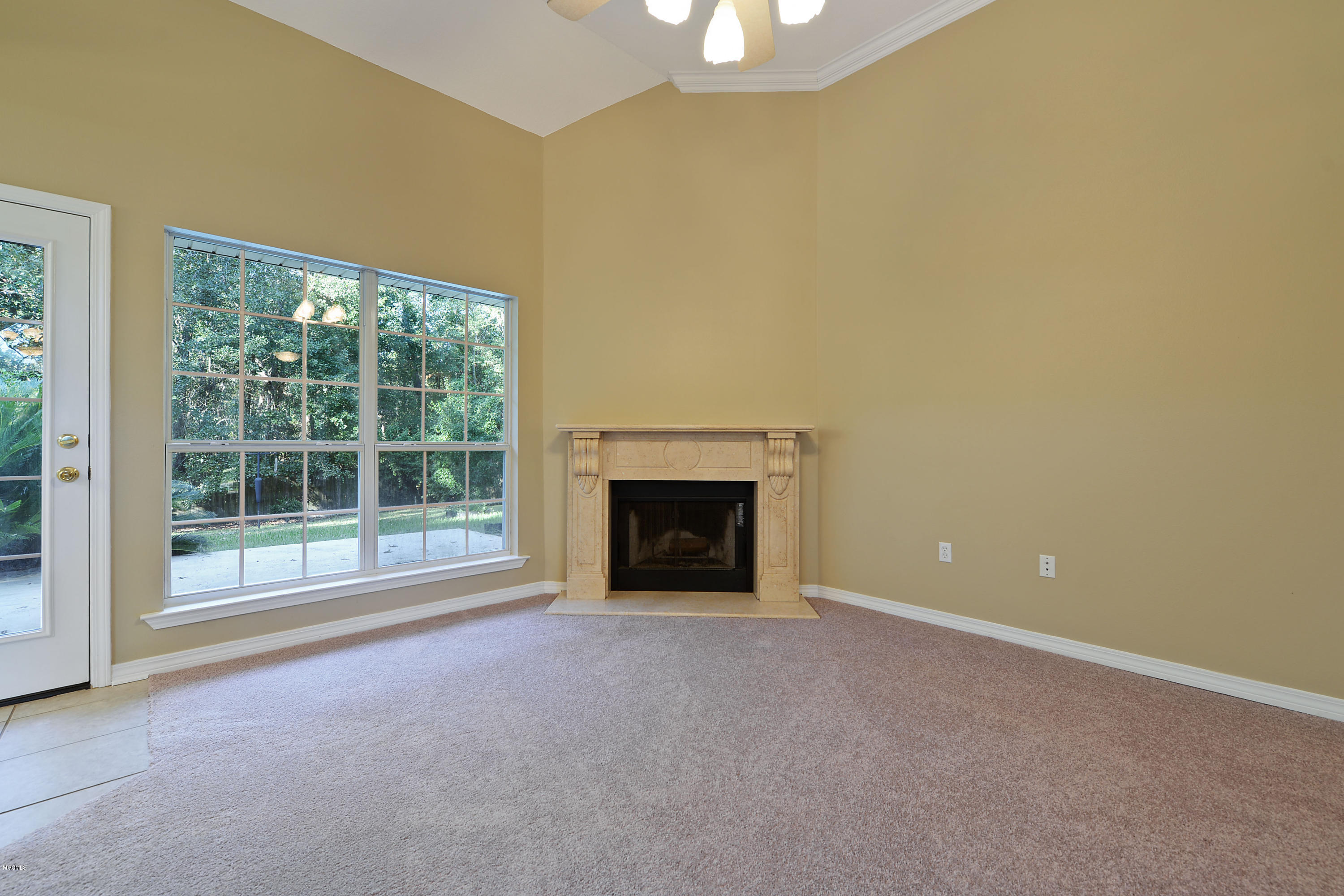 8912 Old Walnut Road Ocean Springs, MS 39564 - Photo 6 of 25 6 Old Walnut Family Room3
