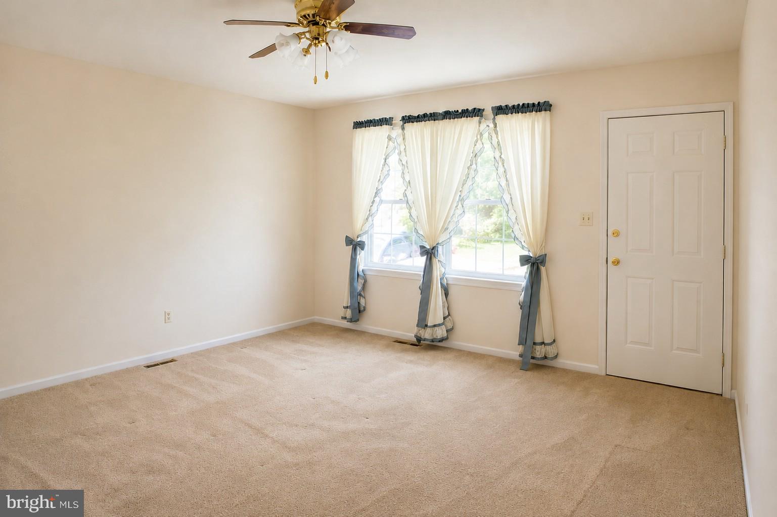 26374 Fielding Road Hollywood, MD 20636 - Photo 18 of 19 Bright and airy room with charm.