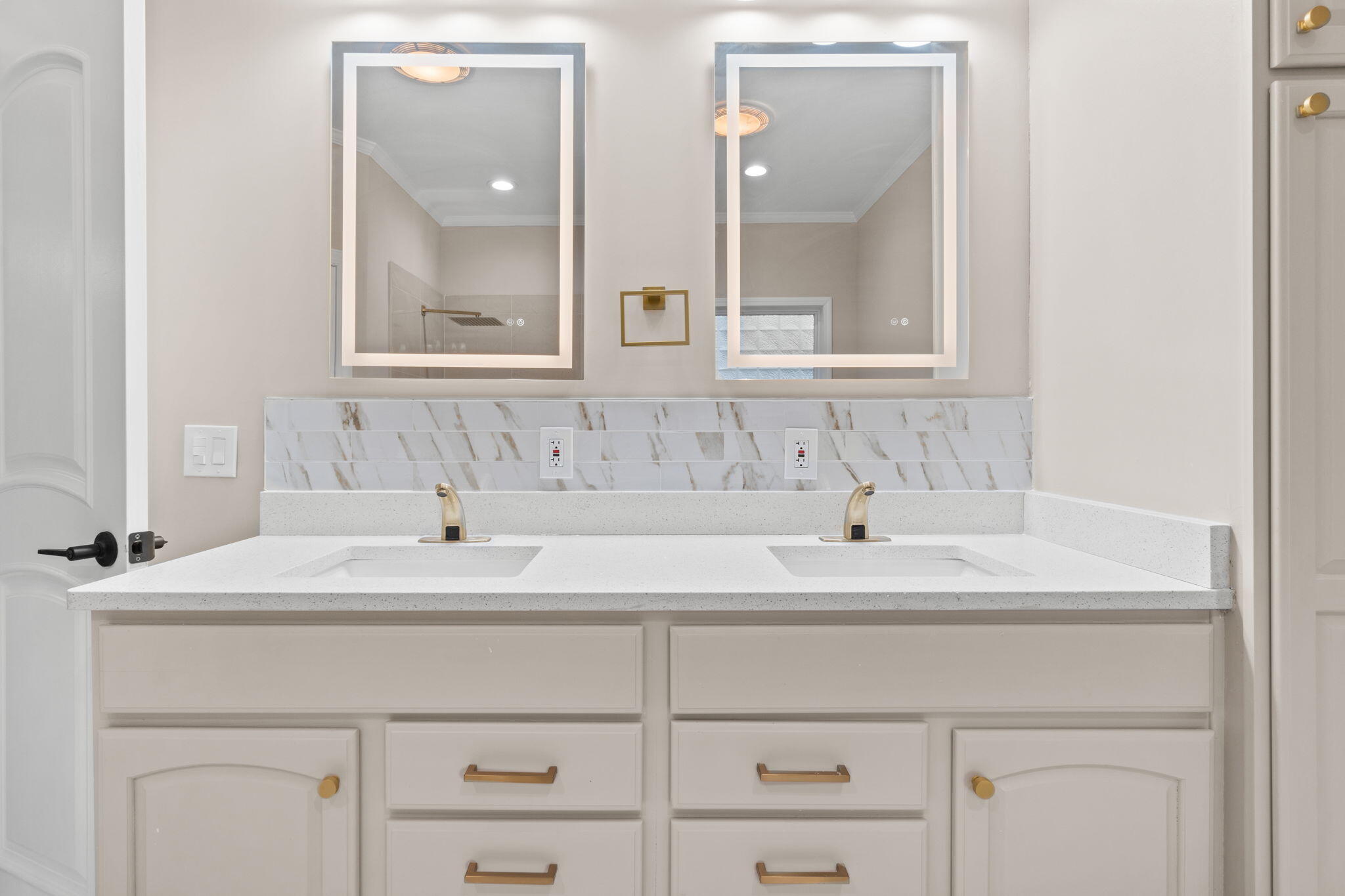 117 Santa Barbara Avenue Santa Rosa Beach, FL 32459 - Photo 33 of 116 a bathroom with a sink and a mirror