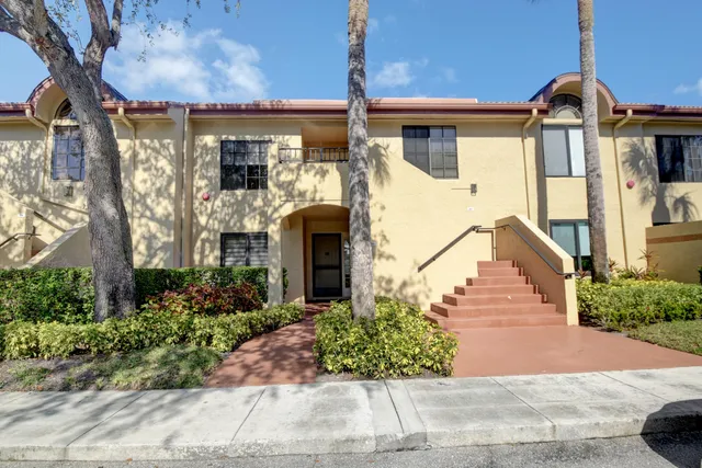 $8,500 | 7455 Glendevon Lane, Unit 207, Delray Beach, FL 33446
