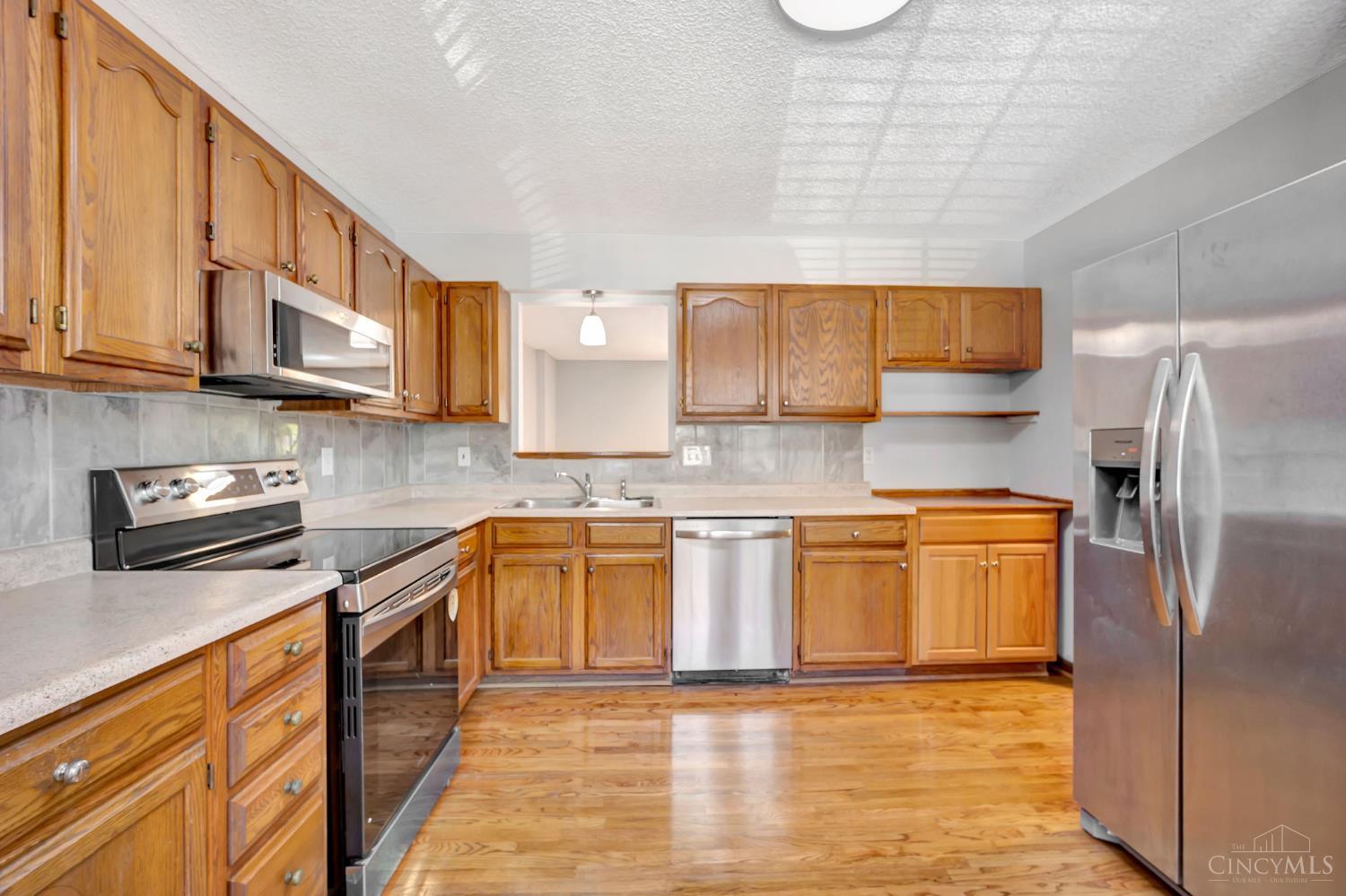 10667 Montgomery Road, Unit 13 Montgomery, OH 45242 - Photo 5 of 36