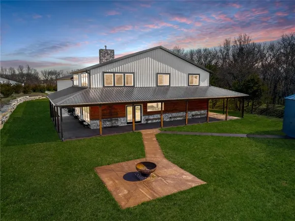 $995,000 | 9016 Southeast 69th Highway, Cameron, MO 64429