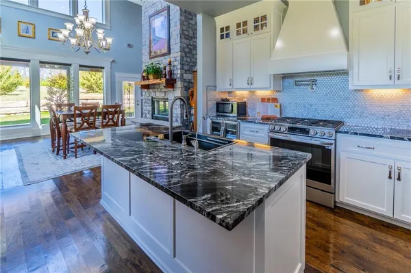 $995,000 | 9016 Southeast 69th Highway, Cameron, MO 64429