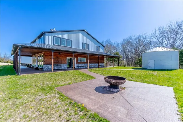 $1,100,000 | 9016 Southeast 69th Highway, Cameron, MO 64429