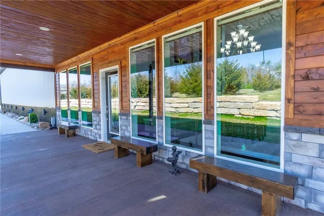 $1,100,000 | 9016 Southeast 69th Highway, Cameron, MO 64429