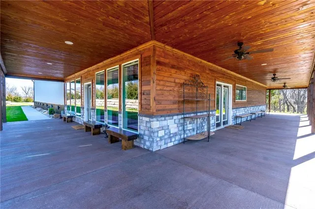 $1,100,000 | 9016 Southeast 69th Highway, Cameron, MO 64429