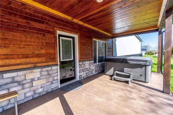 $995,000 | 9016 Southeast 69th Highway, Cameron, MO 64429