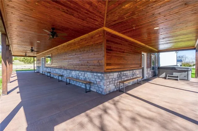 $1,100,000 | 9016 Southeast 69th Highway, Cameron, MO 64429