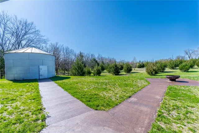 $1,100,000 | 9016 Southeast 69th Highway, Cameron, MO 64429