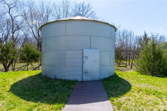 $1,100,000 | 9016 Southeast 69th Highway, Cameron, MO 64429