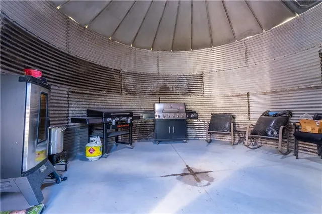 $1,100,000 | 9016 Southeast 69th Highway, Cameron, MO 64429