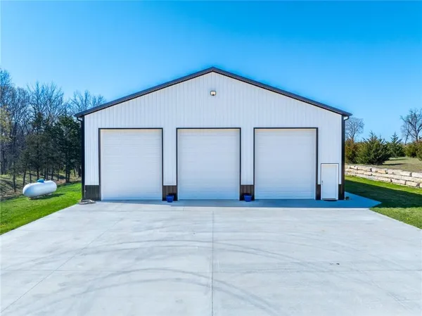 $995,000 | 9016 Southeast 69th Highway, Cameron, MO 64429