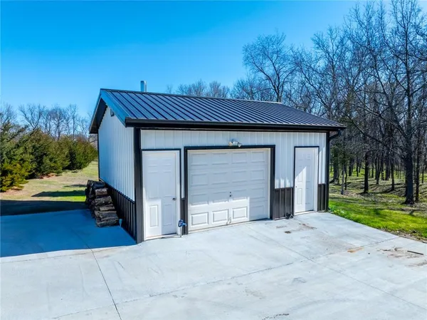 $995,000 | 9016 Southeast 69th Highway, Cameron, MO 64429