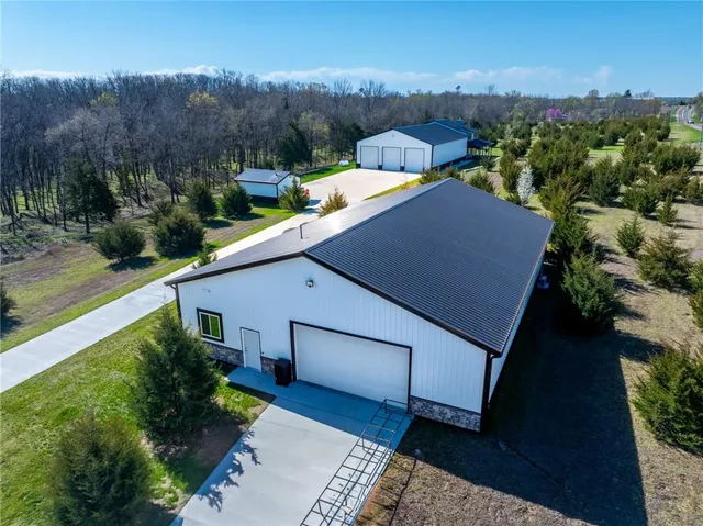 $1,100,000 | 9016 Southeast 69th Highway, Cameron, MO 64429