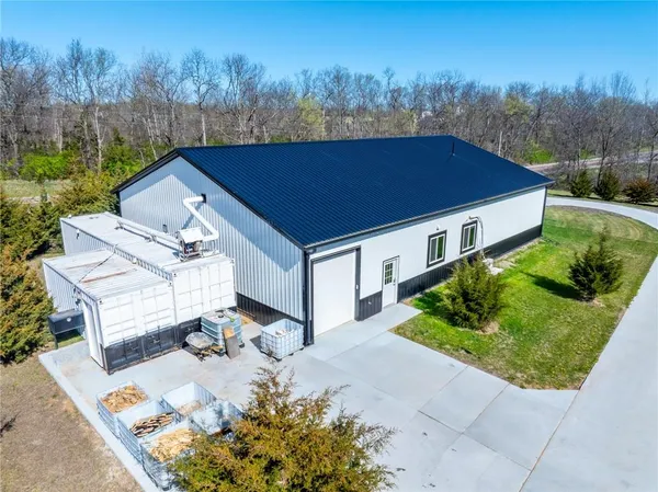 $995,000 | 9016 Southeast 69th Highway, Cameron, MO 64429