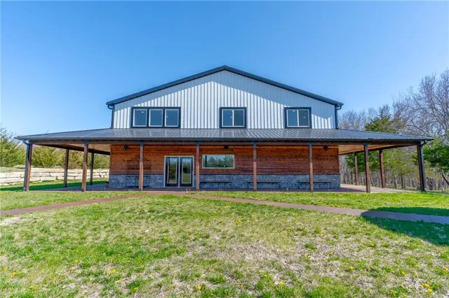 $1,100,000 | 9016 Southeast 69th Highway, Cameron, MO 64429