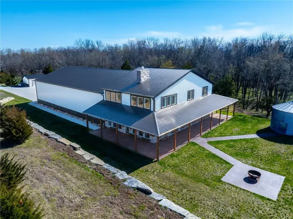 $995,000 | 9016 Southeast 69th Highway, Cameron, MO 64429